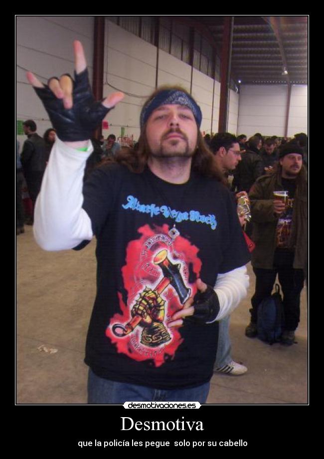 Desmotiva - que la policía les pegue solo por su cabello
