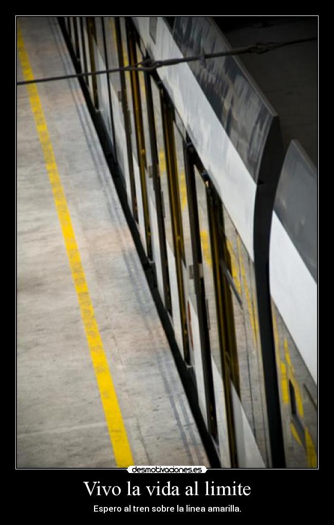 Vivo la vida al limite - Espero al tren sobre la linea amarilla.
