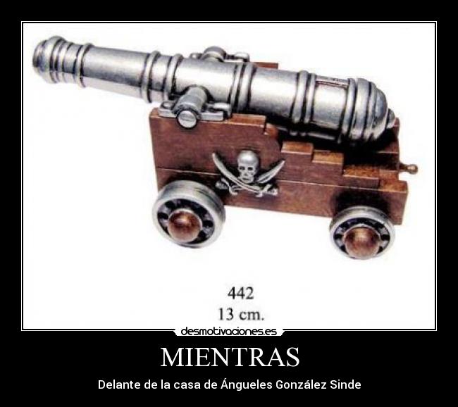 MIENTRAS - Delante de la casa de Ángueles González Sinde