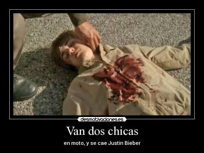 Van dos chicas - en moto, y se cae Justin Bieber