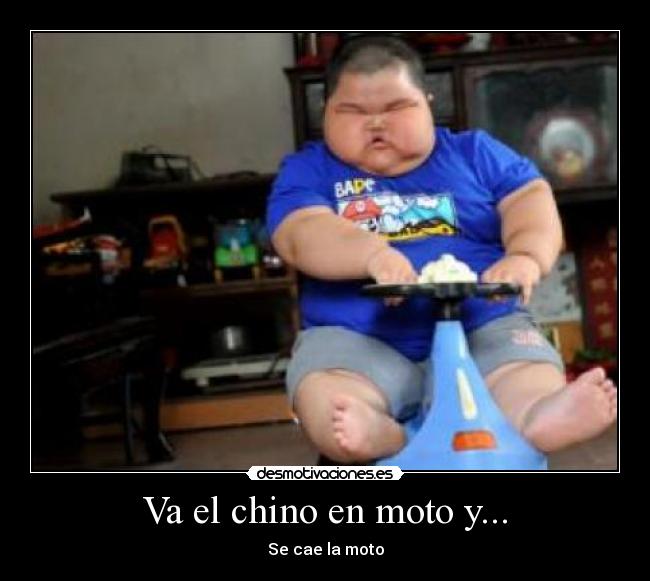 Va el chino en moto y... - Se cae la moto