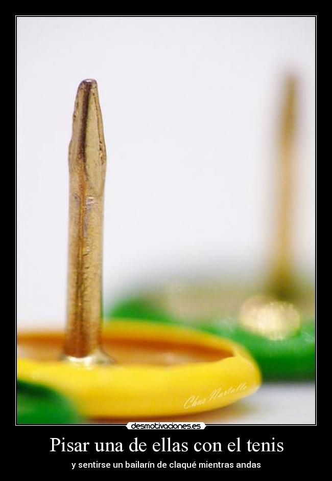 Pisar una de ellas con el tenis - 