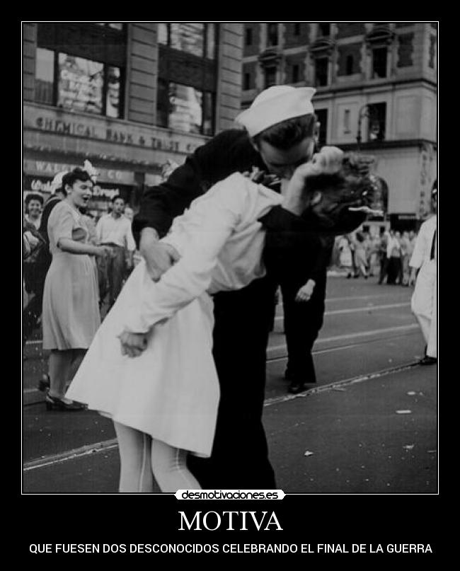 MOTIVA - QUE FUESEN DOS DESCONOCIDOS CELEBRANDO EL FINAL DE LA GUERRA