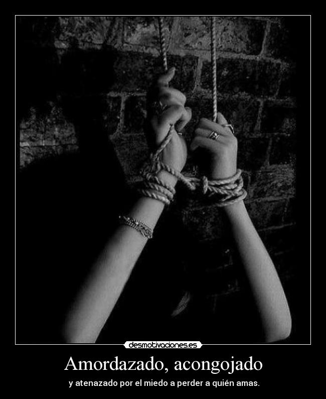 Amordazado, acongojado - 
