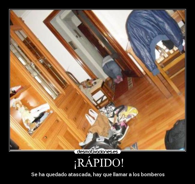 ¡RÁPIDO! - Se ha quedado atascada, hay que llamar a los bomberos