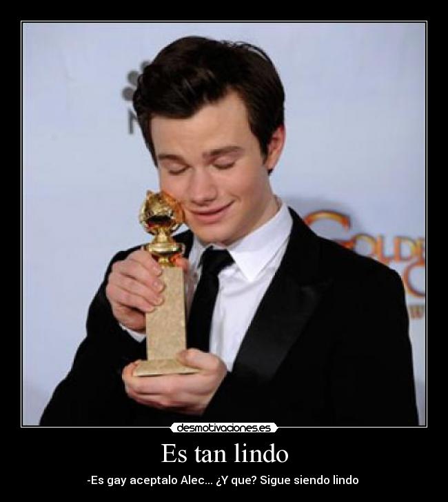 Es tan lindo - -Es gay aceptalo Alec... ¿Y que? Sigue siendo lindo 