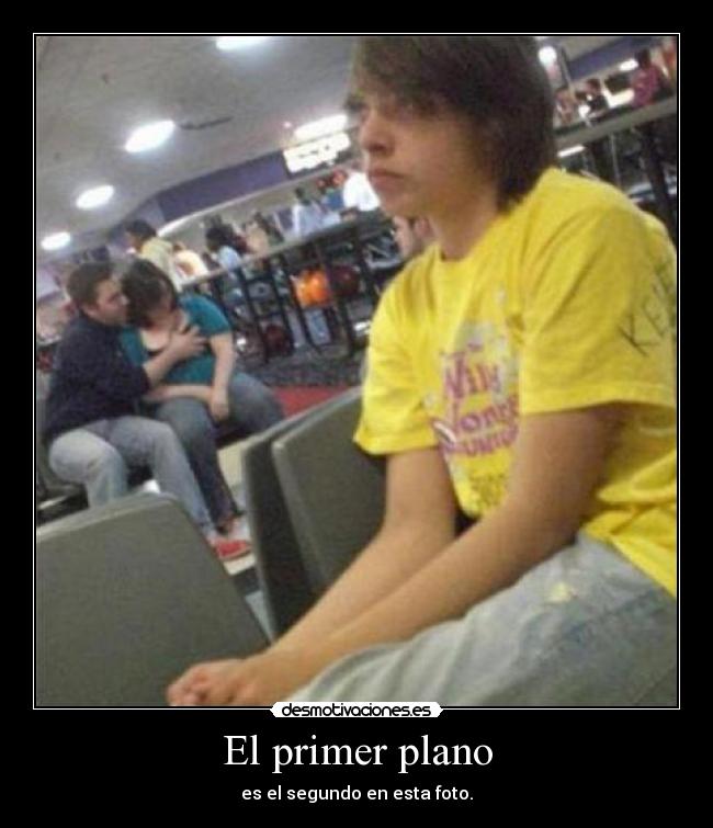 El primer plano - es el segundo en esta foto.