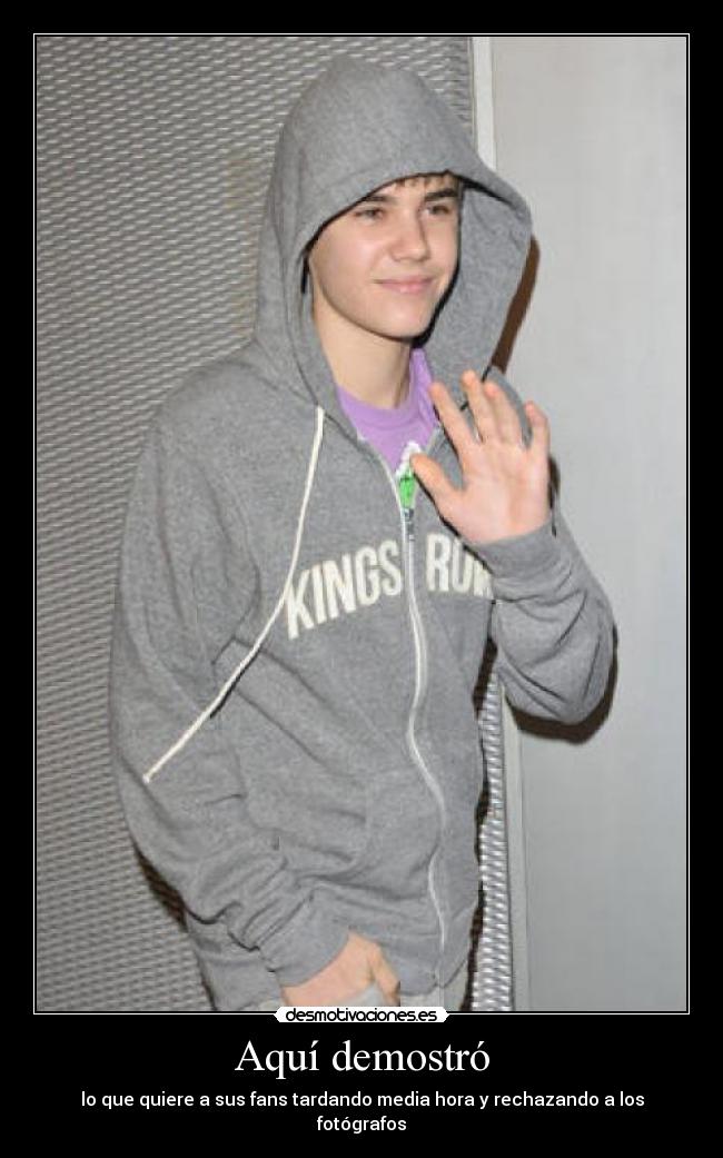 Aquí demostró - lo que quiere a sus fans tardando media hora y rechazando a los fotógrafos