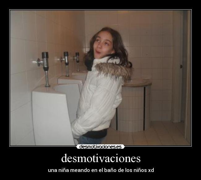 desmotivaciones - una niña meando en el baño de los niños xd