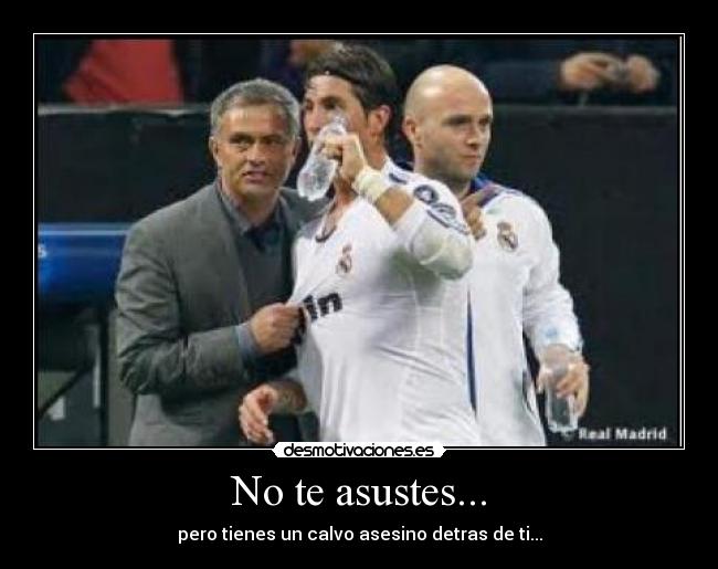 No te asustes... - pero tienes un calvo asesino detras de ti...