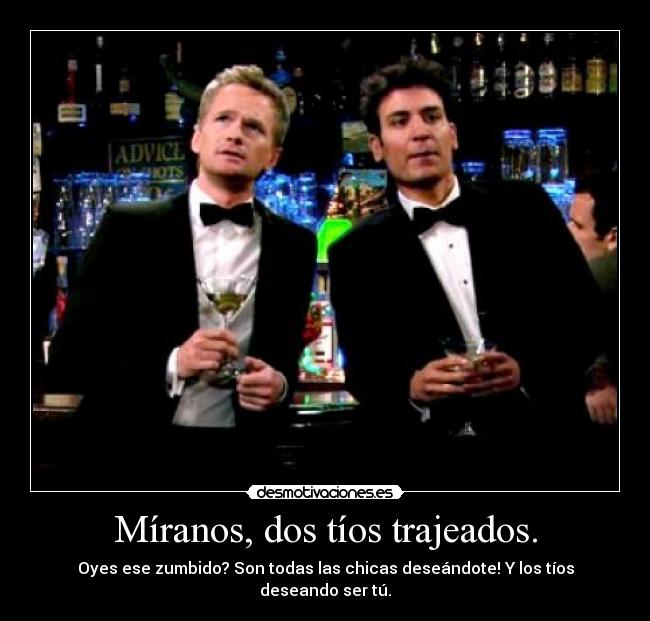 Míranos, dos tíos trajeados. - 