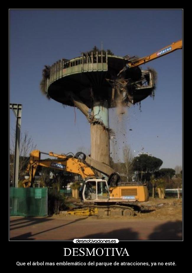 DESMOTIVA - Que el árbol mas emblemático del parque de atracciones, ya no esté.