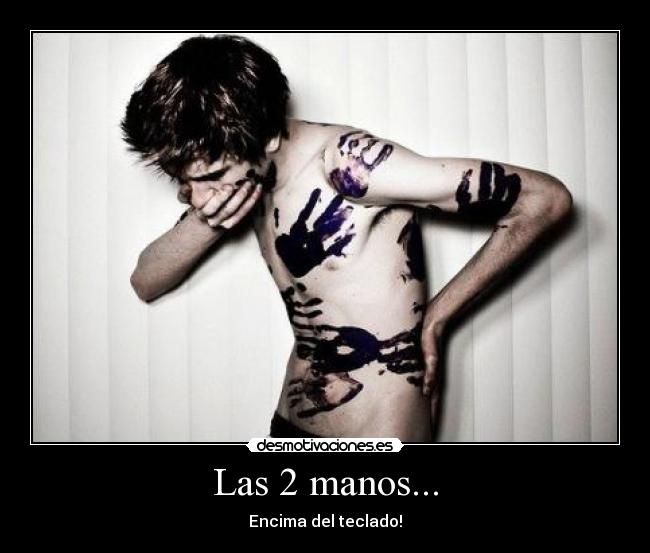 Las 2 manos... - Encima del teclado!