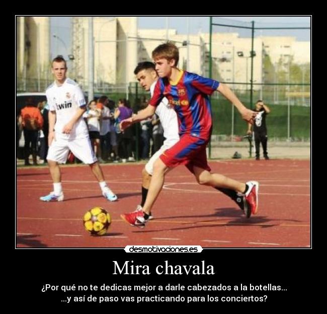 Mira chavala - ¿Por qué no te dedicas mejor a darle cabezados a la botellas...
...y así de paso vas practicando para los conciertos?