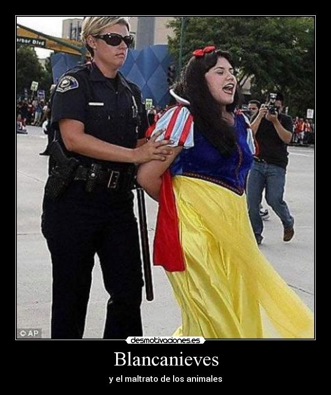 carteles blancanieves policia animales desmotivaciones