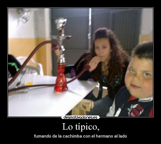 Lo típico, - fumando de la cachimba con el hermano al lado