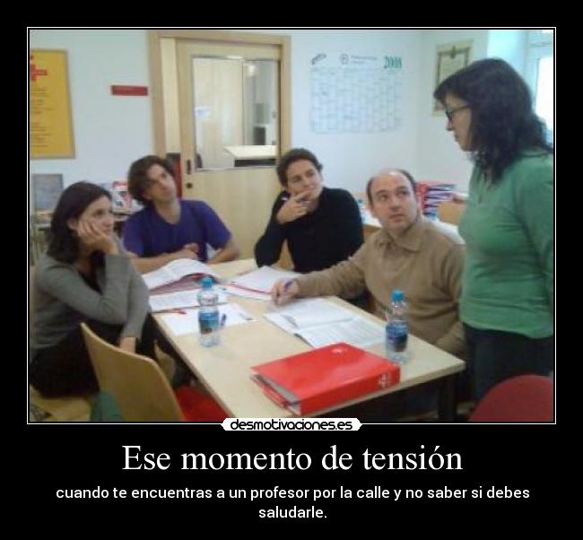 Ese momento de tensión - cuando te encuentras a un profesor por la calle y no saber si debes saludarle.