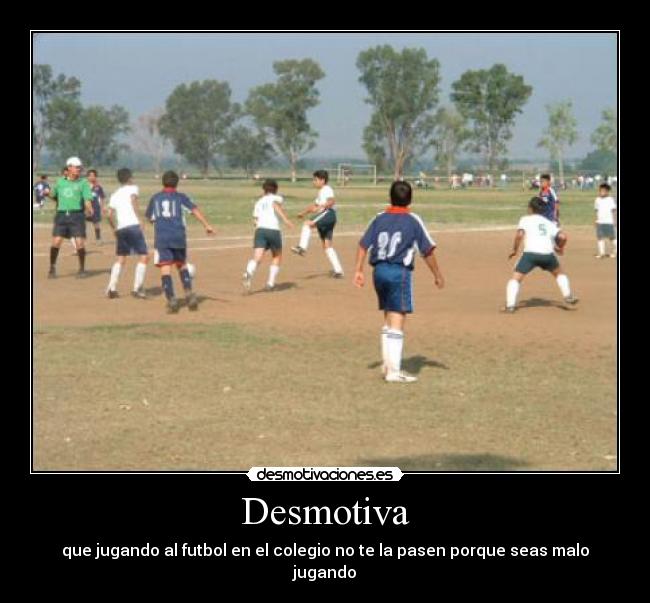 Desmotiva - que jugando al futbol en el colegio no te la pasen porque seas malo jugando