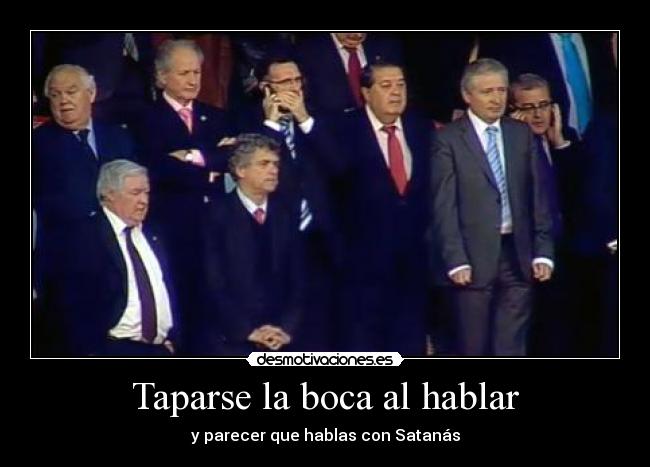 Taparse la boca al hablar - y parecer que hablas con Satanás
