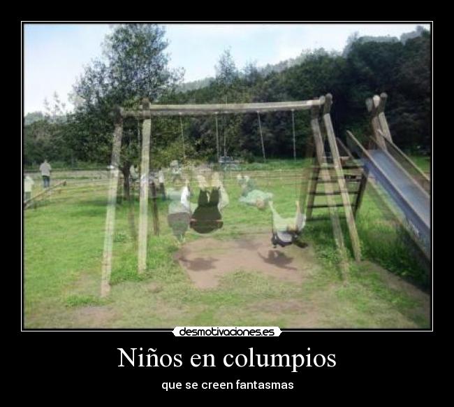 Niños en columpios -
