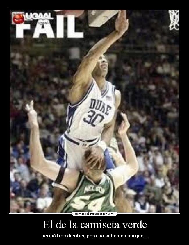 El de la camiseta verde - perdió tres dientes, pero no sabemos porque....