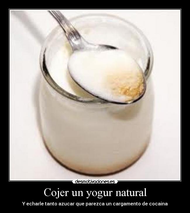 Cojer un yogur natural -