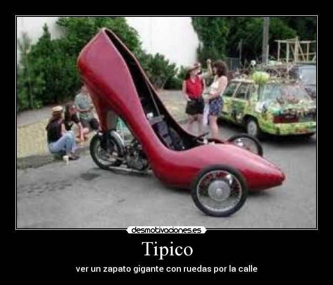 Tipico - ver un zapato gigante con ruedas por la calle