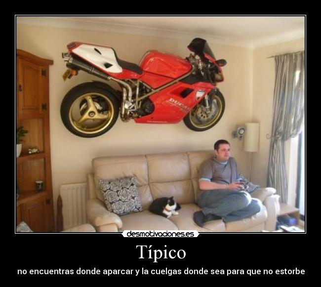 Típico - no encuentras donde aparcar y la cuelgas donde sea para que no estorbe