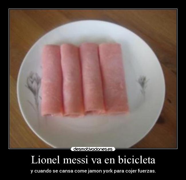 Lionel messi va en bicicleta - y cuando se cansa come jamon york para cojer fuerzas.