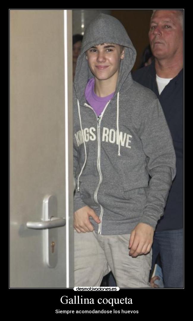 Gallina coqueta - Siempre acomodandose los huevos