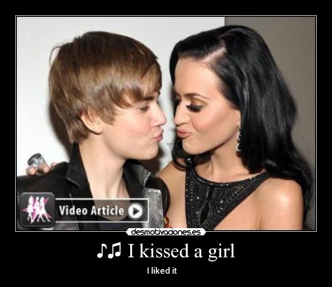 ♪♫ I kissed a girl - I liked it ♪♫