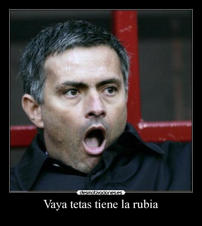 Vaya tetas tiene la rubia -