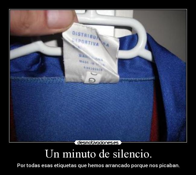 Un minuto de silencio. - Por todas esas etiquetas que hemos arrancado porque nos picaban.