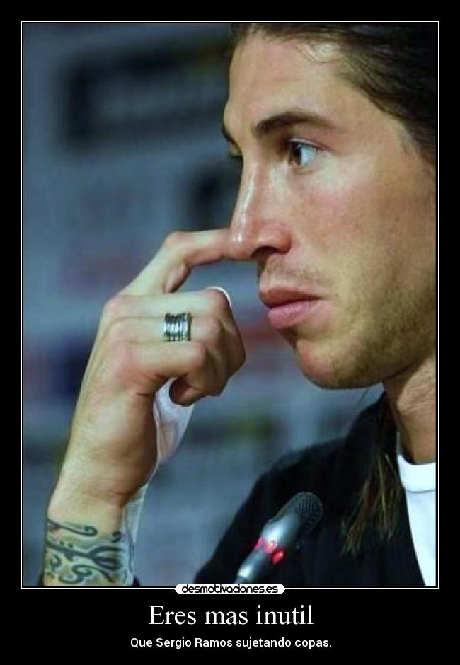 Eres mas inutil - Que Sergio Ramos sujetando copas.