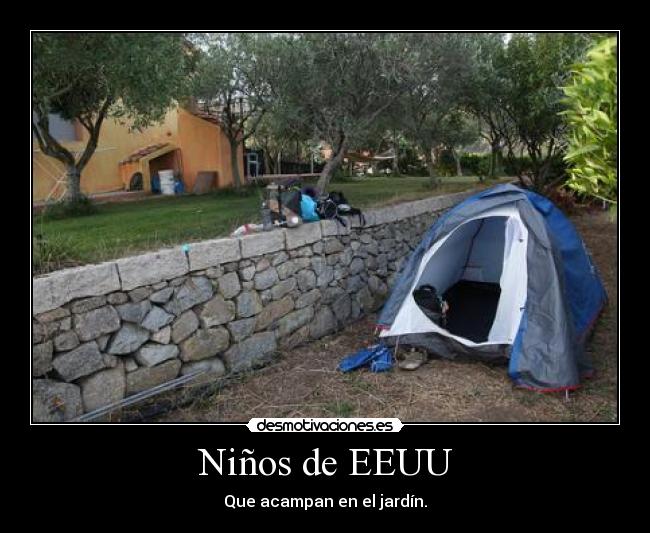 Niños de EEUU - Que acampan en el jardín.