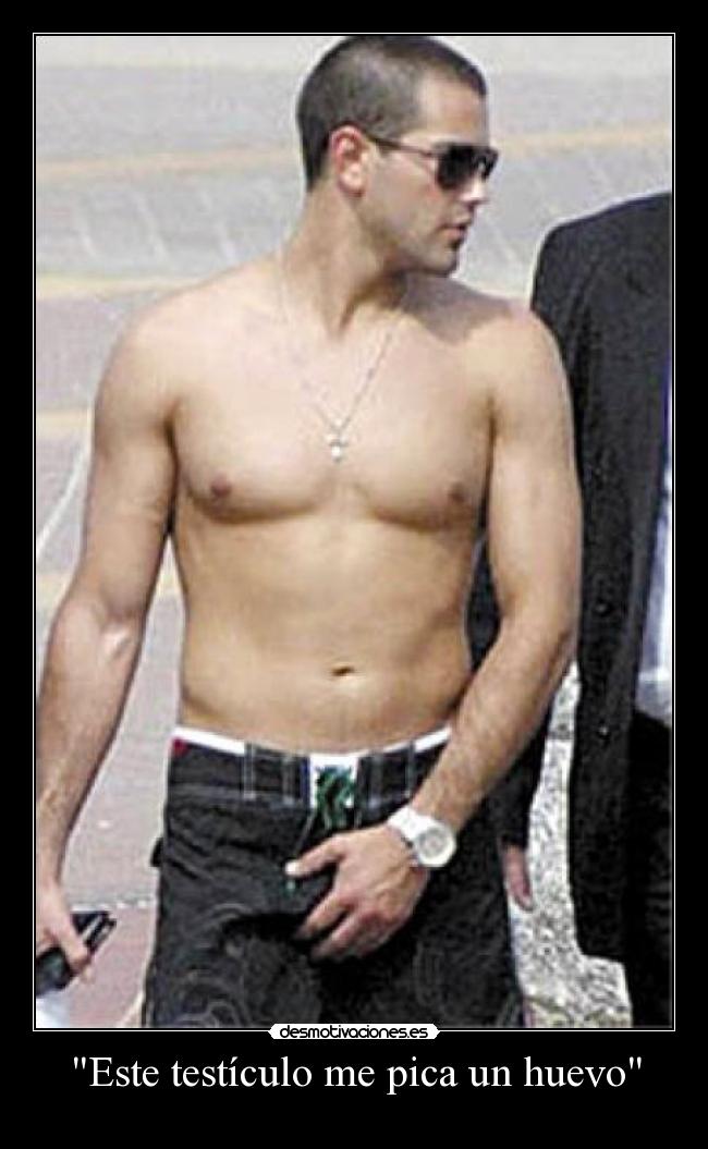 Este testículo me pica un huevo -