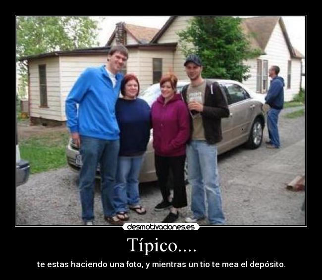 Típico.... - te estas haciendo una foto, y mientras un tio te mea el depósito.