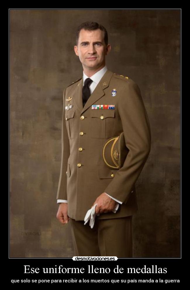 Ese uniforme lleno de medallas -