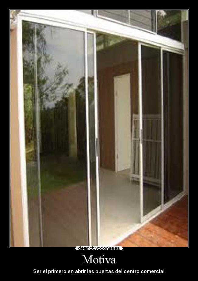 Motiva - Ser el primero en abrir las puertas del centro comercial.