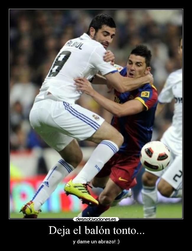 Deja el balón tonto... -