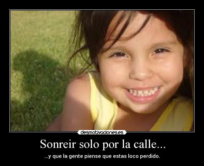 Sonreir solo por la calle... -