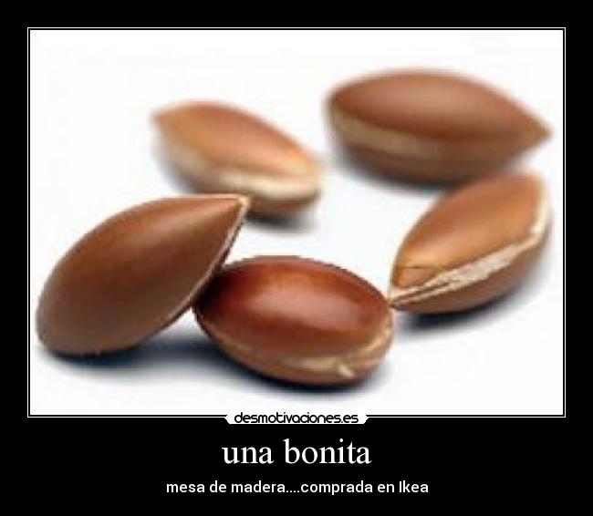 una bonita - mesa de madera....comprada en Ikea