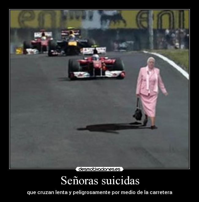 Señoras suicidas - que cruzan lenta y peligrosamente por medio de la carretera