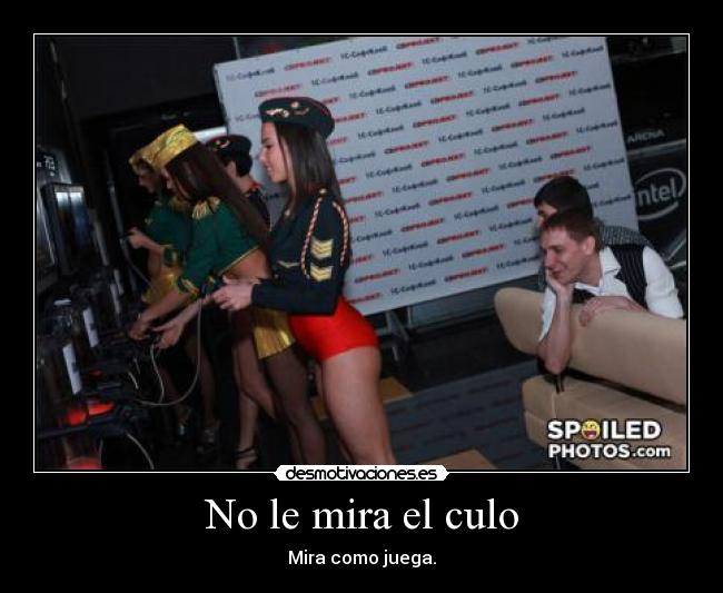 No le mira el culo - Mira como juega.