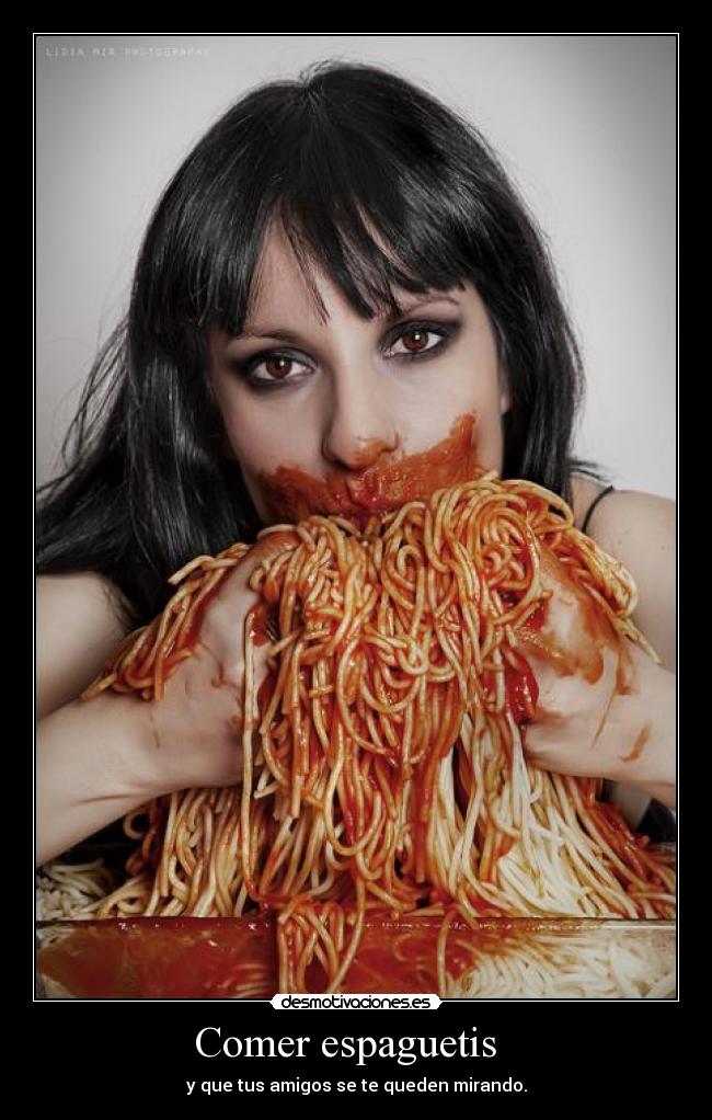 Comer espaguetis -