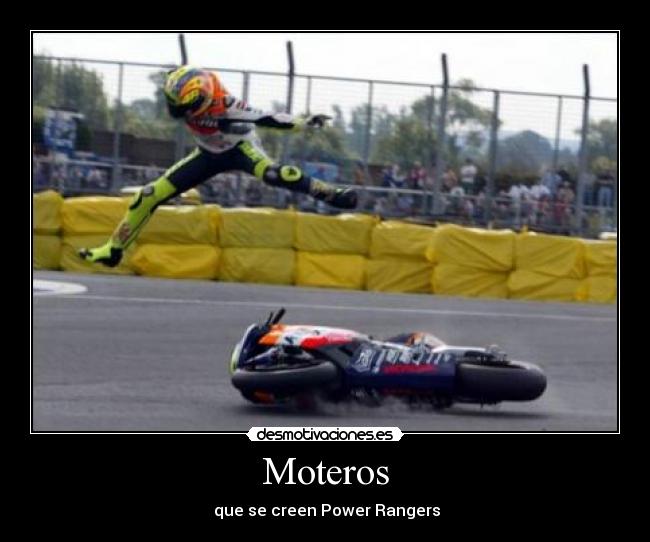 Moteros -  que se creen Power Rangers