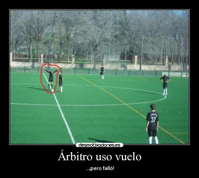 Árbitro uso vuelo -