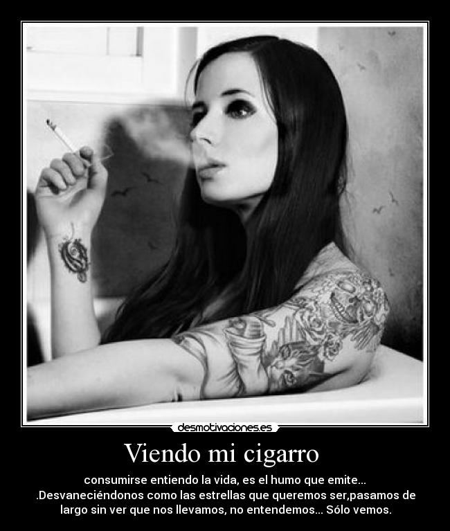 Viendo mi cigarro  - 