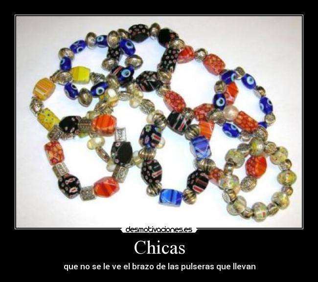 Chicas - que no se le ve el brazo de las pulseras que llevan