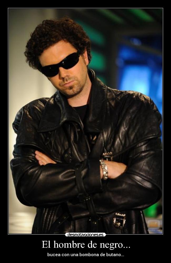 El hombre de negro... - bucea con una bombona de butano...